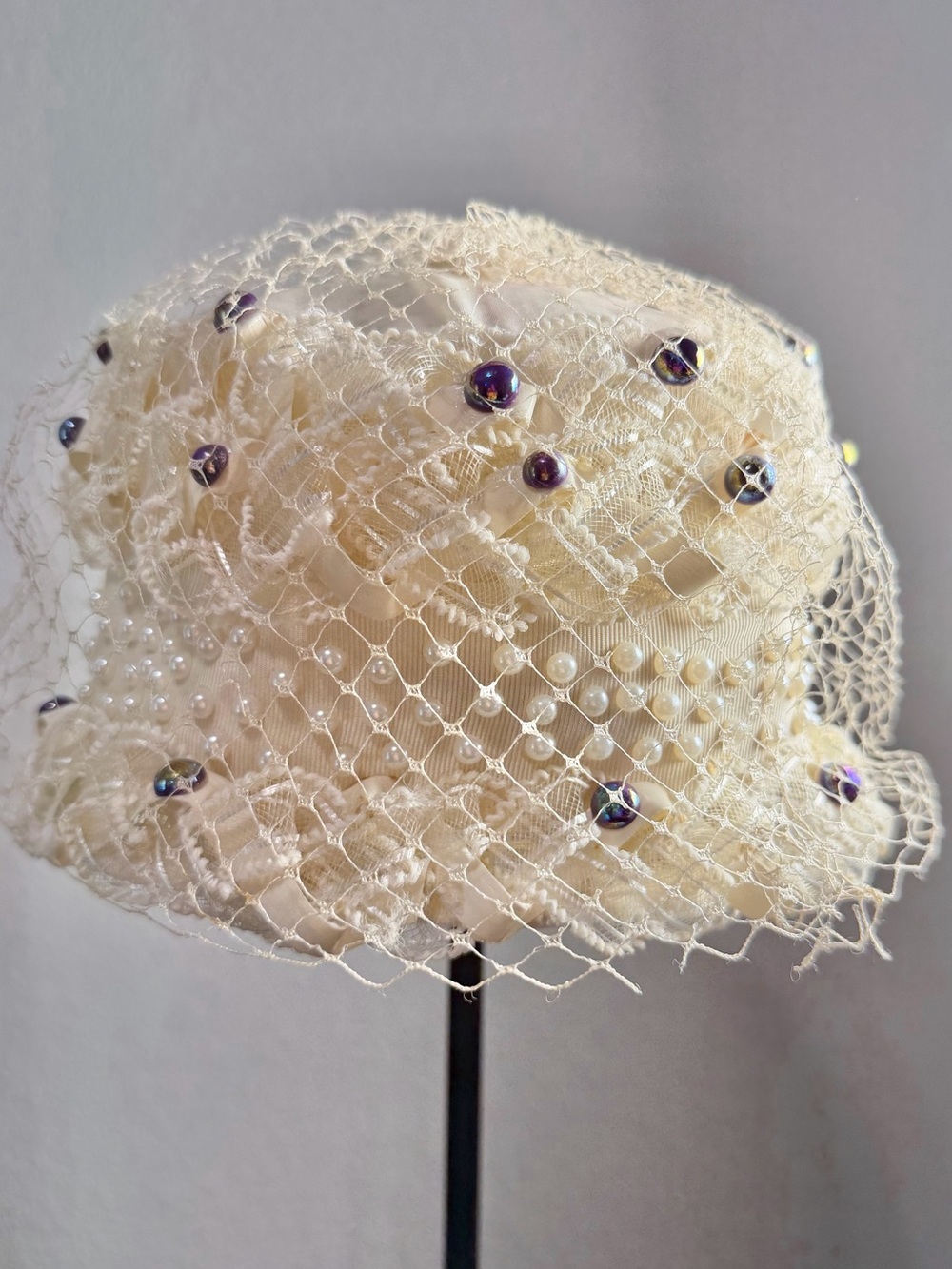 Vintage Ivory Lace Cloche Hat w/ Pearls & Iridescent Beaded Veil - Picture 3 of 6